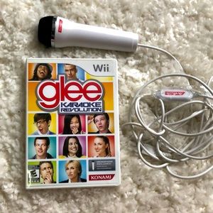 Glee Karaoke Revolution Wii Game - Mic Included